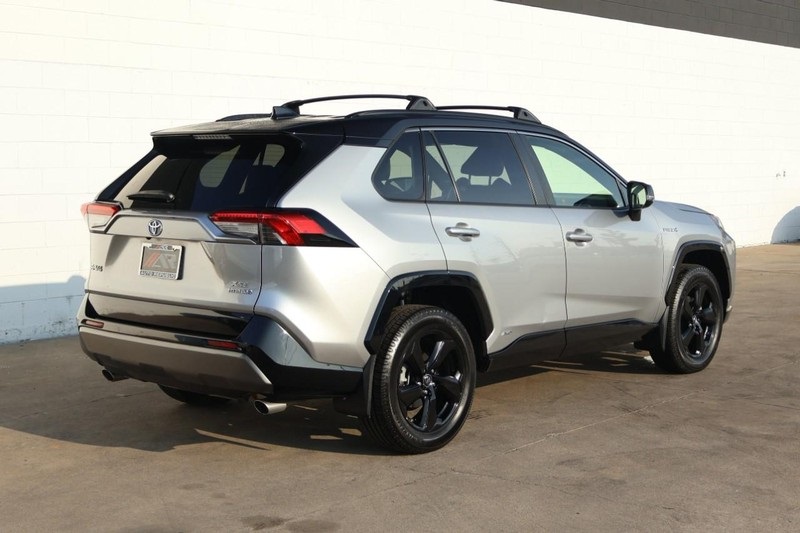 2019 Toyota RAV4 Hybrid XSE photo 4