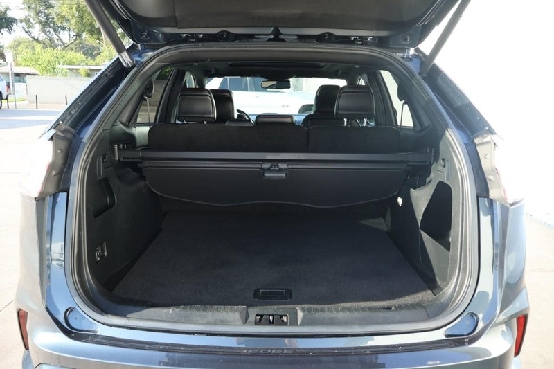 2022 Ford Edge ST-Line photo 4