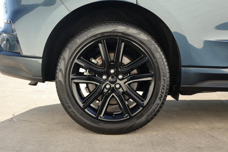 2022 Ford Edge ST-Line photo 10