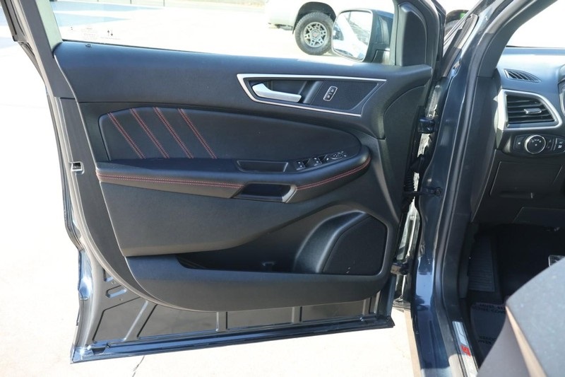 2022 Ford Edge ST-Line photo 11