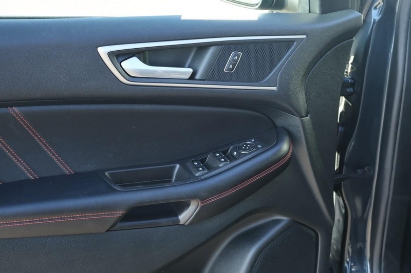 2022 Ford Edge ST-Line photo 12