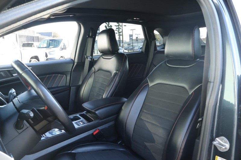 2022 Ford Edge ST-Line photo 16