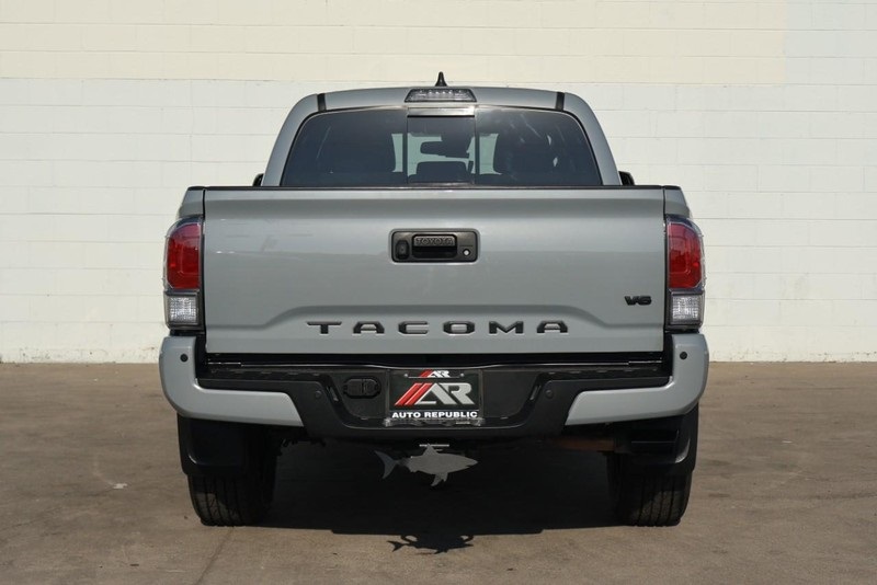2020 Toyota Tacoma TRD Sport Long Bed photo 2