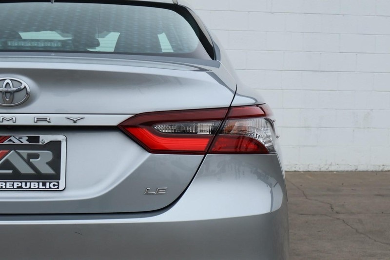 2023 Toyota Camry LE photo 2