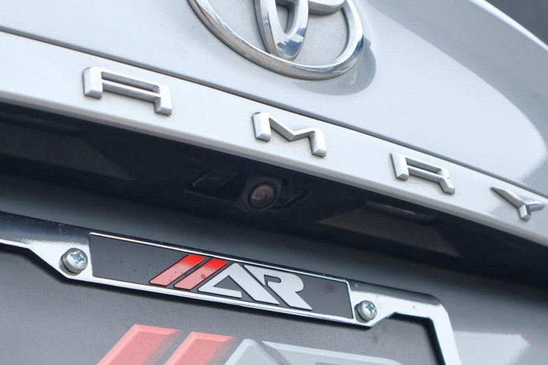 2023 Toyota Camry LE photo 3