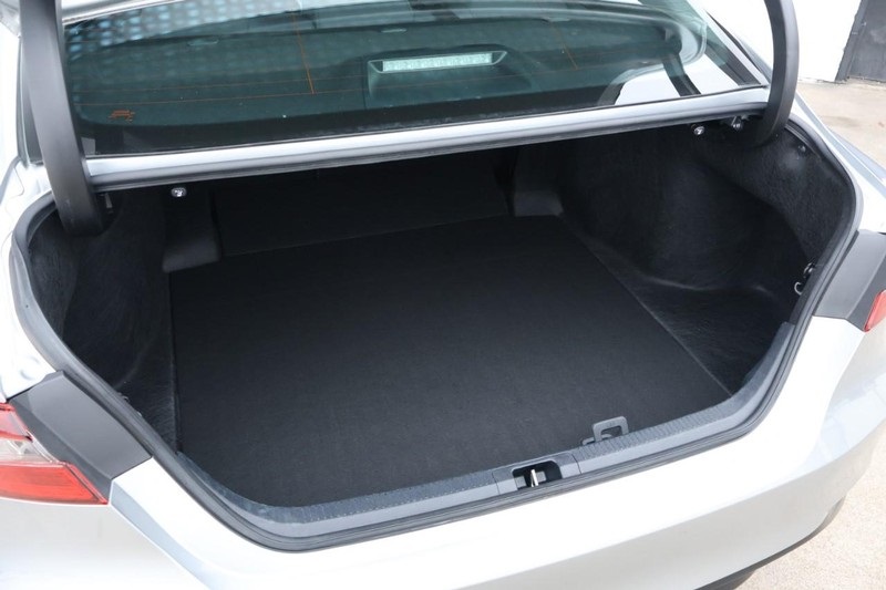 2023 Toyota Camry LE photo 4