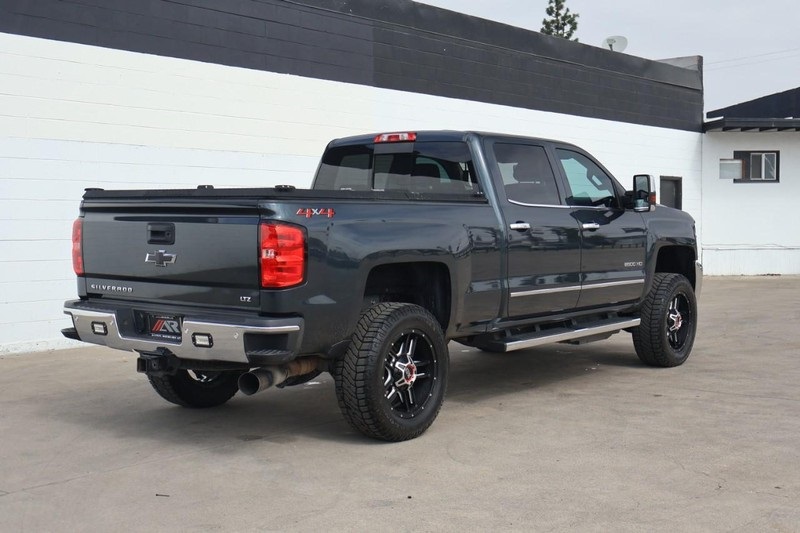 2019 Chevrolet Silverado 2500HD LTZ photo 2