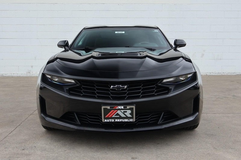 2021 Chevrolet Camaro LT1 photo 2
