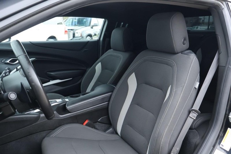 2021 Chevrolet Camaro LT1 photo 21