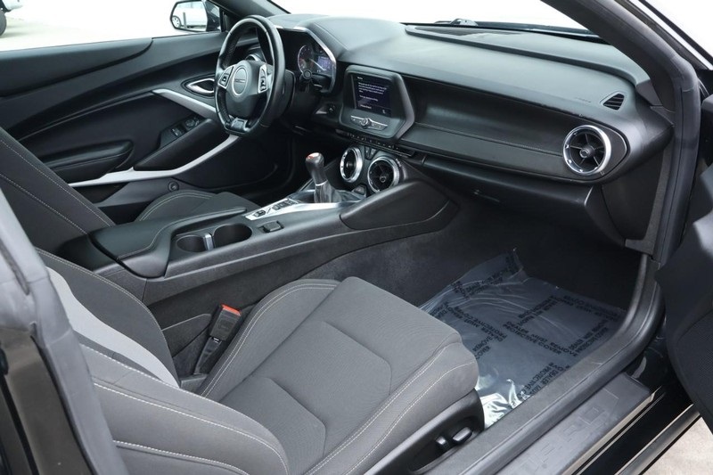2021 Chevrolet Camaro LT1 photo 23