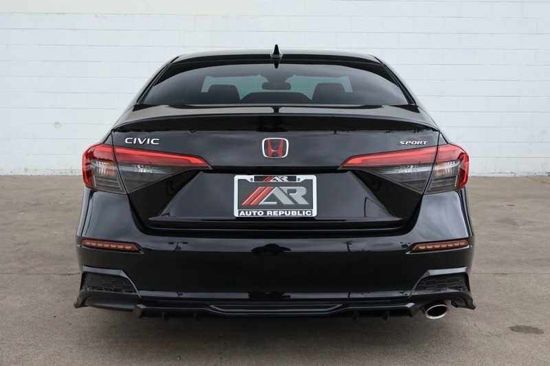 2022 Honda Civic Sport photo 2