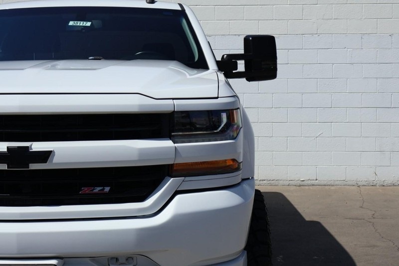 2017 Chevrolet Silverado 1500 LT photo 3
