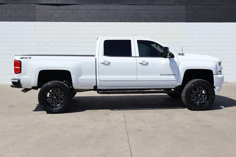 2017 Chevrolet Silverado 1500 LT photo 4