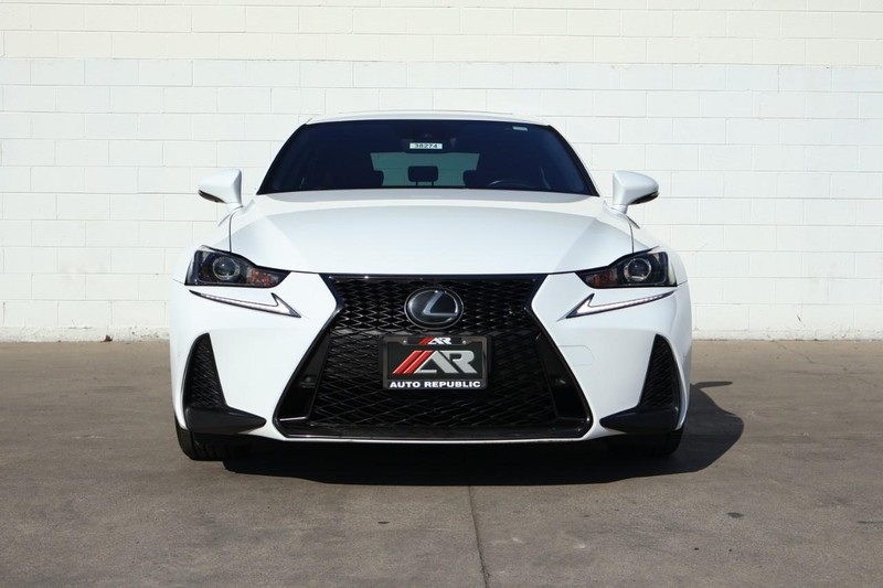 2020 Lexus IS 300 F SPORT photo 2