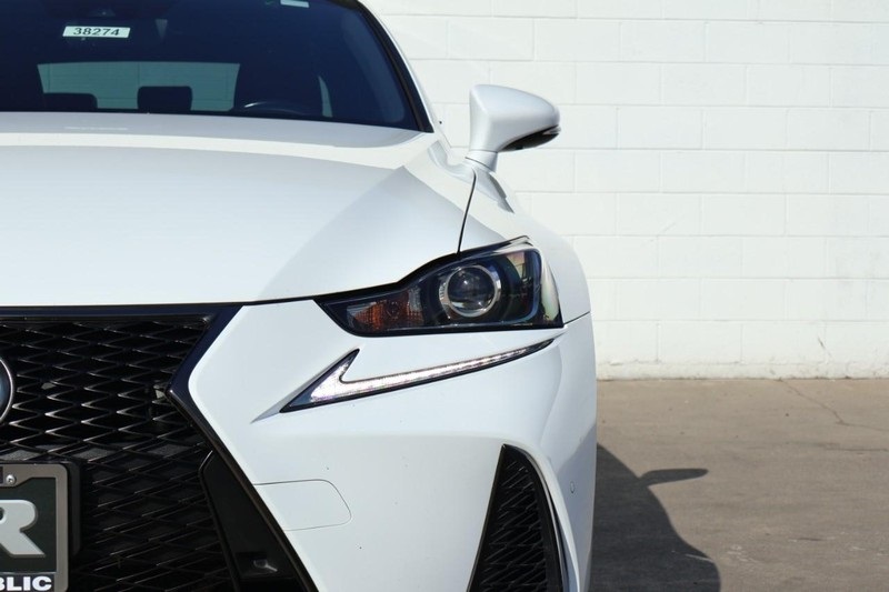 2020 Lexus IS 300 F SPORT photo 3