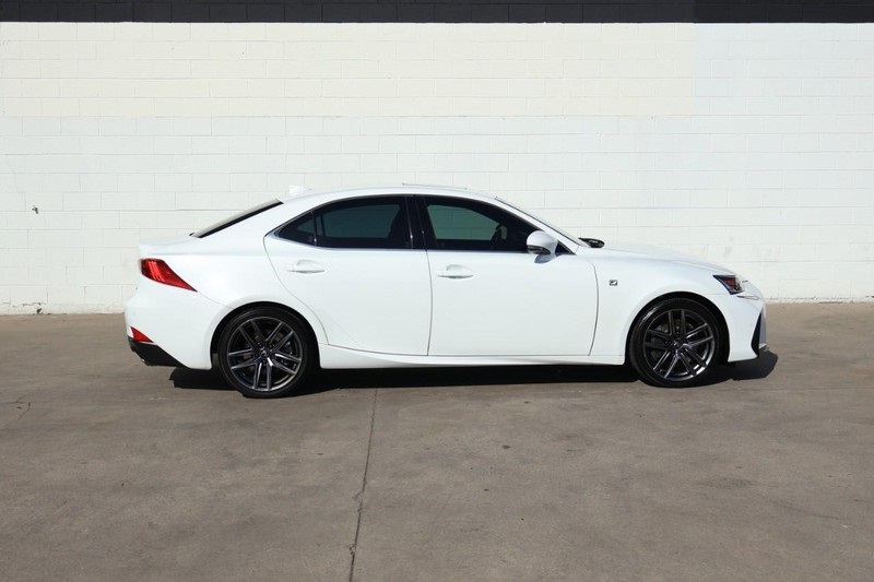 2020 Lexus IS 300 F SPORT photo 4