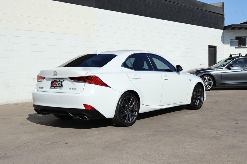 2020 Lexus IS 300 F SPORT photo 5