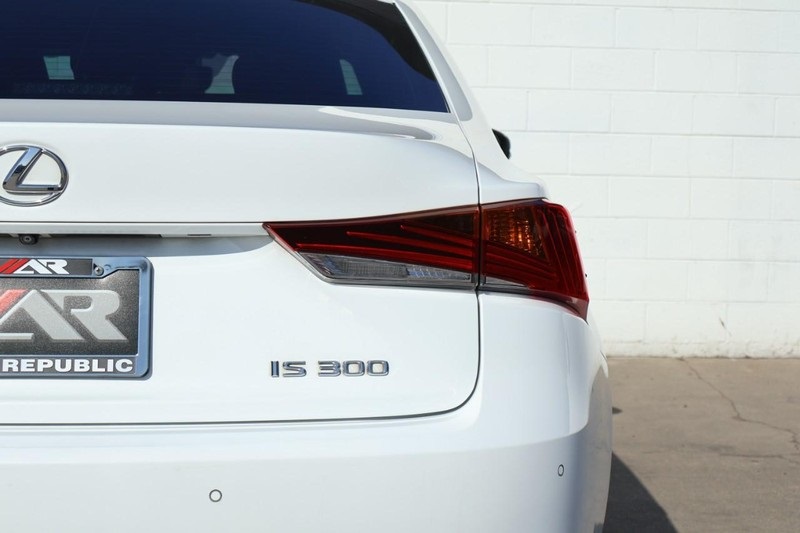 2020 Lexus IS 300 F SPORT photo 7