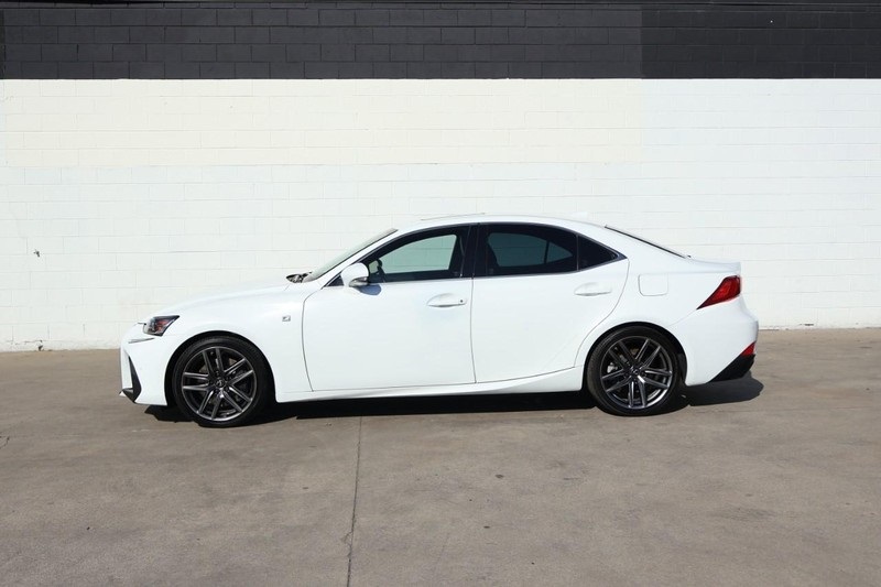 2020 Lexus IS 300 F SPORT photo 10