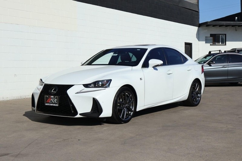 2020 Lexus IS 300 F SPORT photo 11