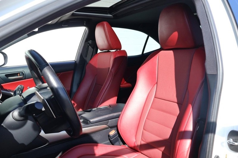 2020 Lexus IS 300 F SPORT photo 18