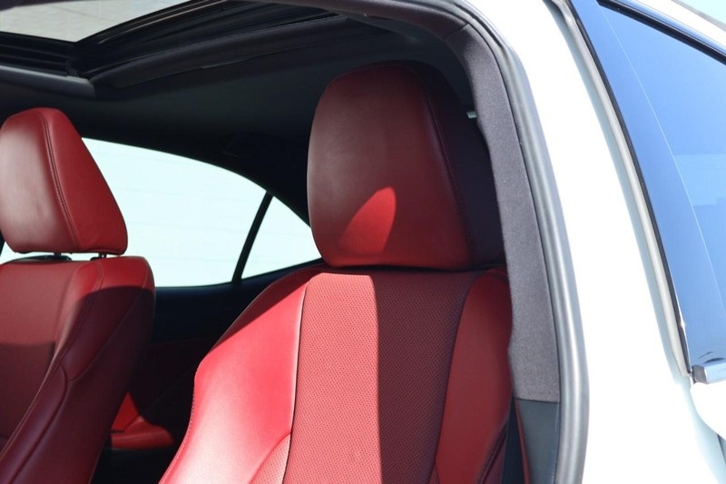 2020 Lexus IS 300 F SPORT photo 19