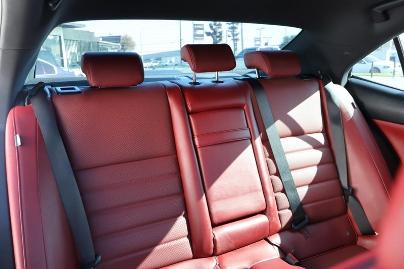 2020 Lexus IS 300 F SPORT photo 23