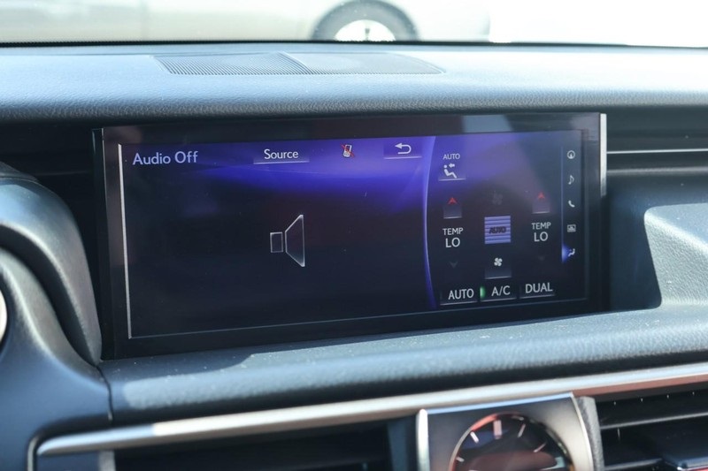 2020 Lexus IS 300 F SPORT photo 32