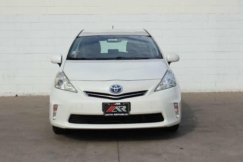 2013 Toyota Prius V Three photo 2