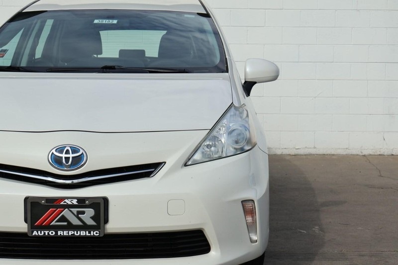 2013 Toyota Prius V Three photo 3