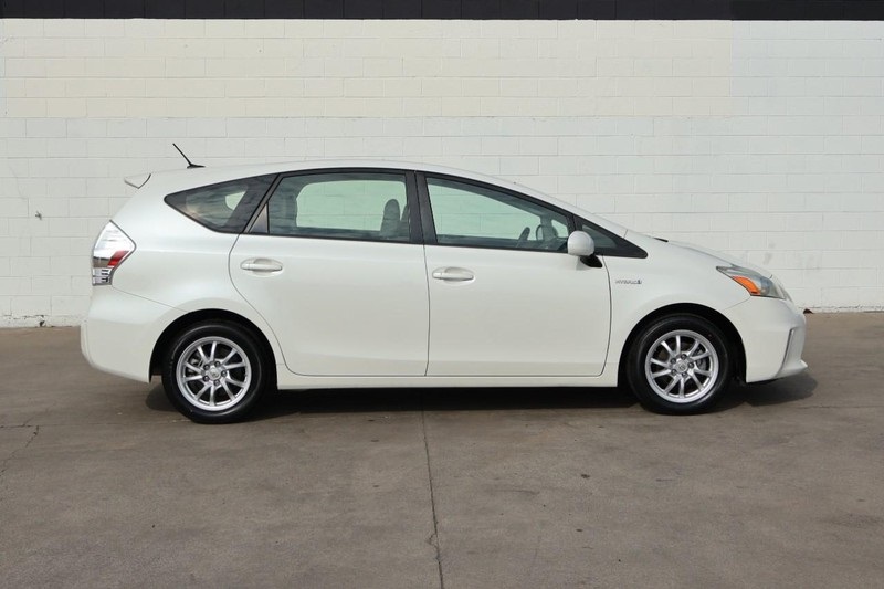 2013 Toyota Prius V Three photo 4