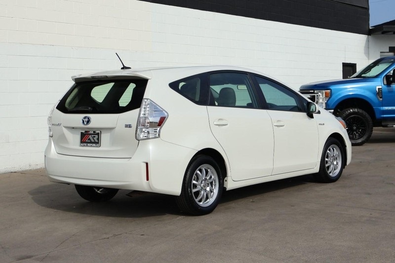 2013 Toyota Prius V Three photo 5