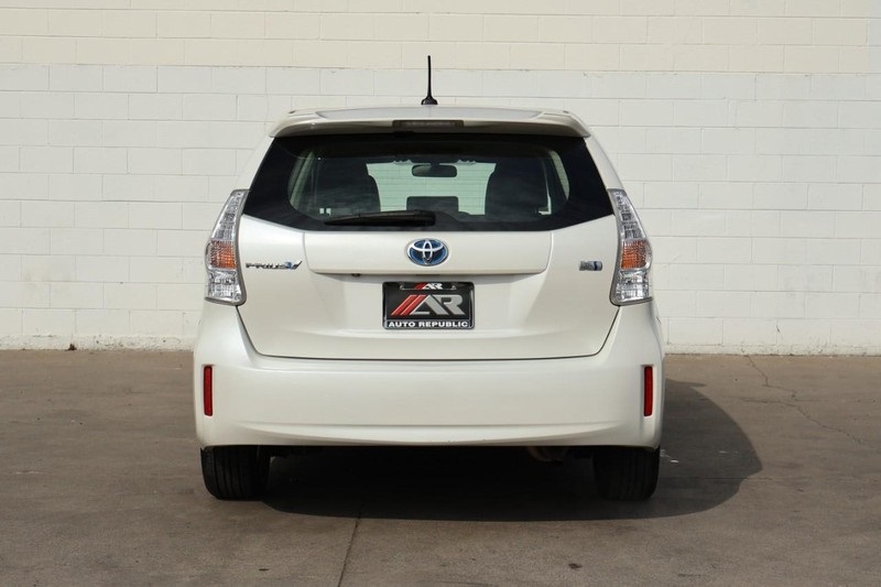 2013 Toyota Prius V Three photo 6