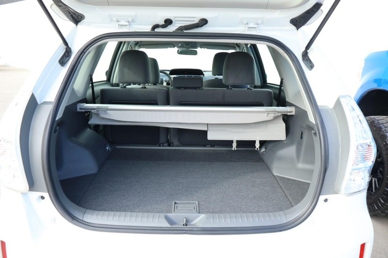 2013 Toyota Prius V Three photo 9