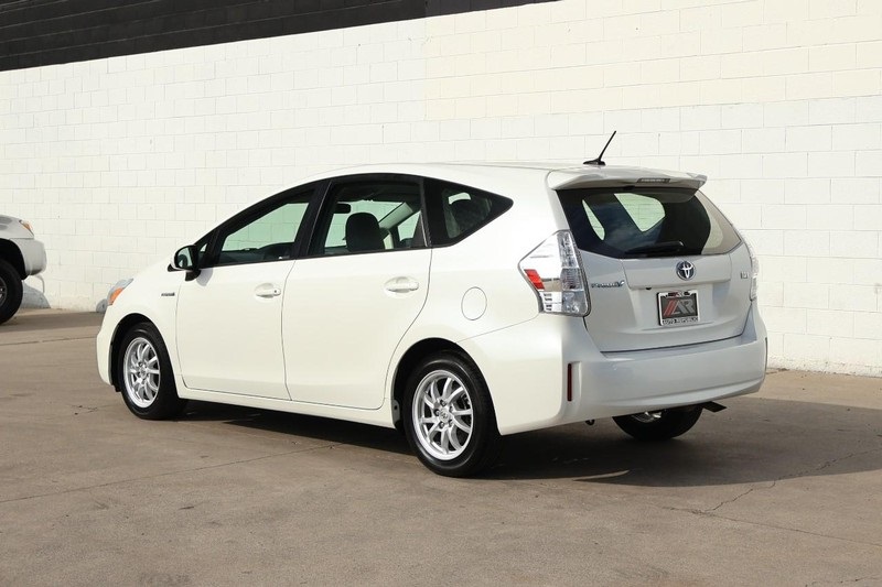 2013 Toyota Prius V Three photo 10