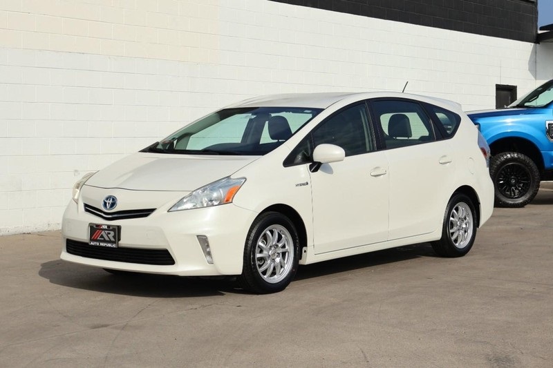 2013 Toyota Prius V Three photo 12