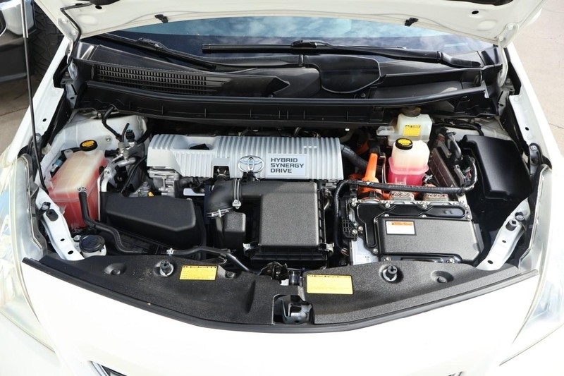2013 Toyota Prius V Three photo 13