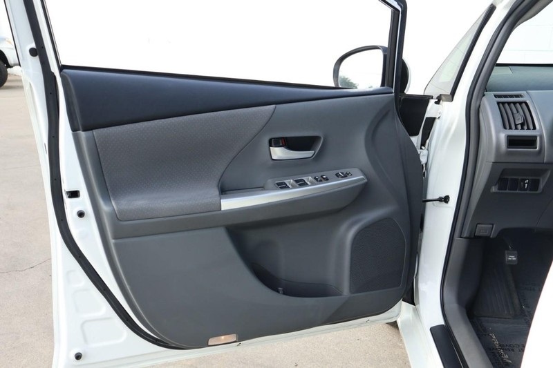 2013 Toyota Prius V Three photo 15
