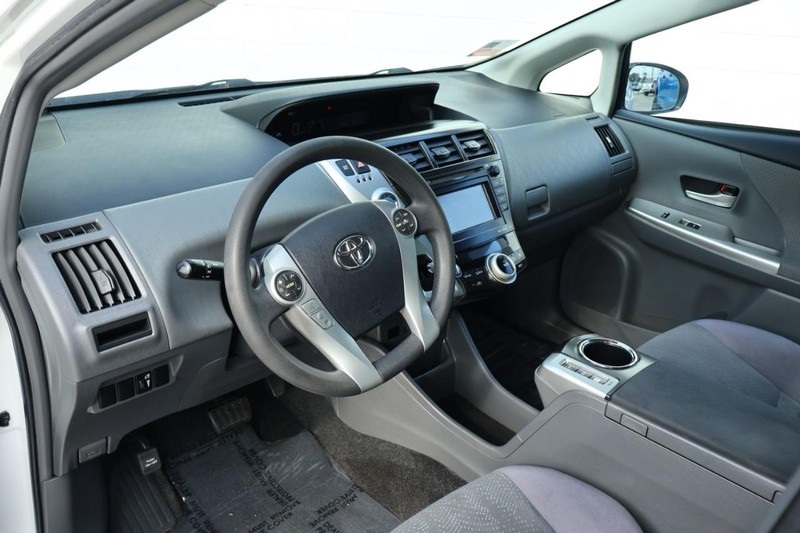2013 Toyota Prius V Three photo 17
