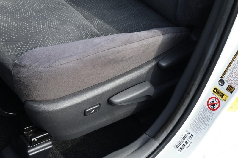 2013 Toyota Prius V Three photo 18