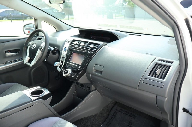 2013 Toyota Prius V Three photo 21