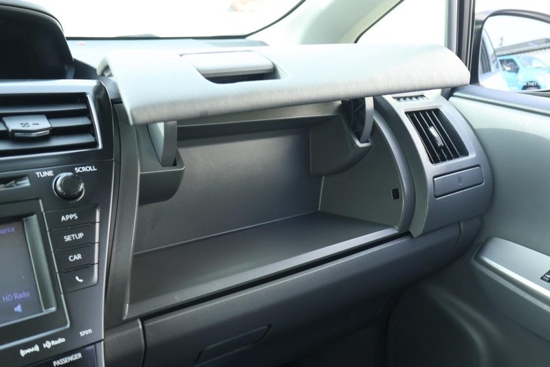 2013 Toyota Prius V Three photo 22