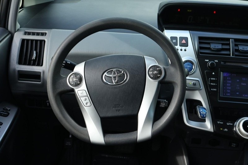 2013 Toyota Prius V Three photo 27