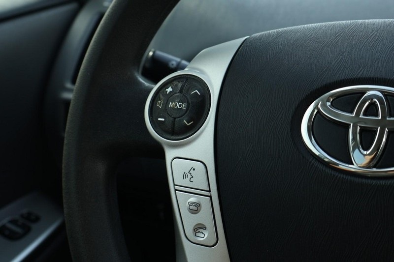 2013 Toyota Prius V Three photo 28