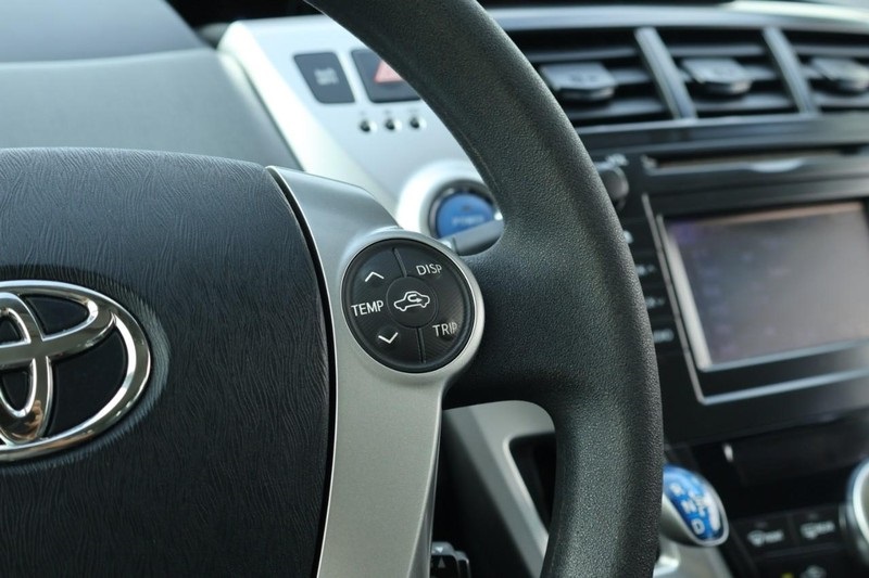 2013 Toyota Prius V Three photo 29