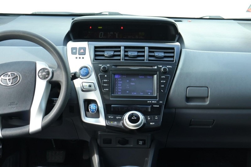 2013 Toyota Prius V Three photo 30