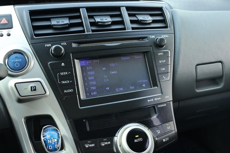 2013 Toyota Prius V Three photo 31