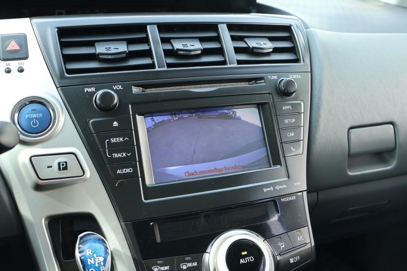 2013 Toyota Prius V Three photo 32