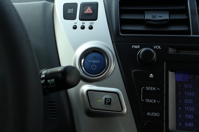 2013 Toyota Prius V Three photo 33