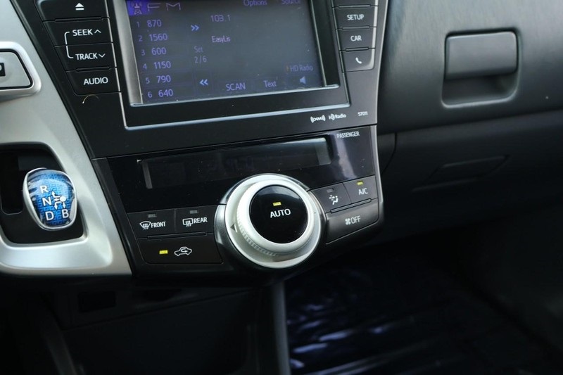 2013 Toyota Prius V Three photo 35